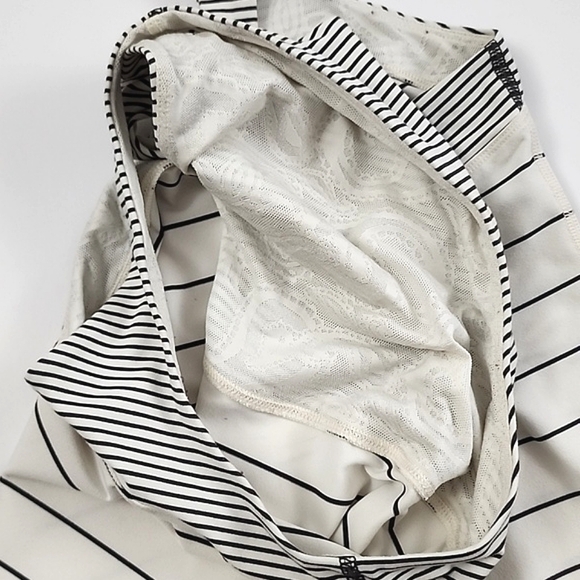 Lululemon Women's Racerback White Black Pin Striped Tank Top Stretch Size 6/8 - Picture 8 of 12